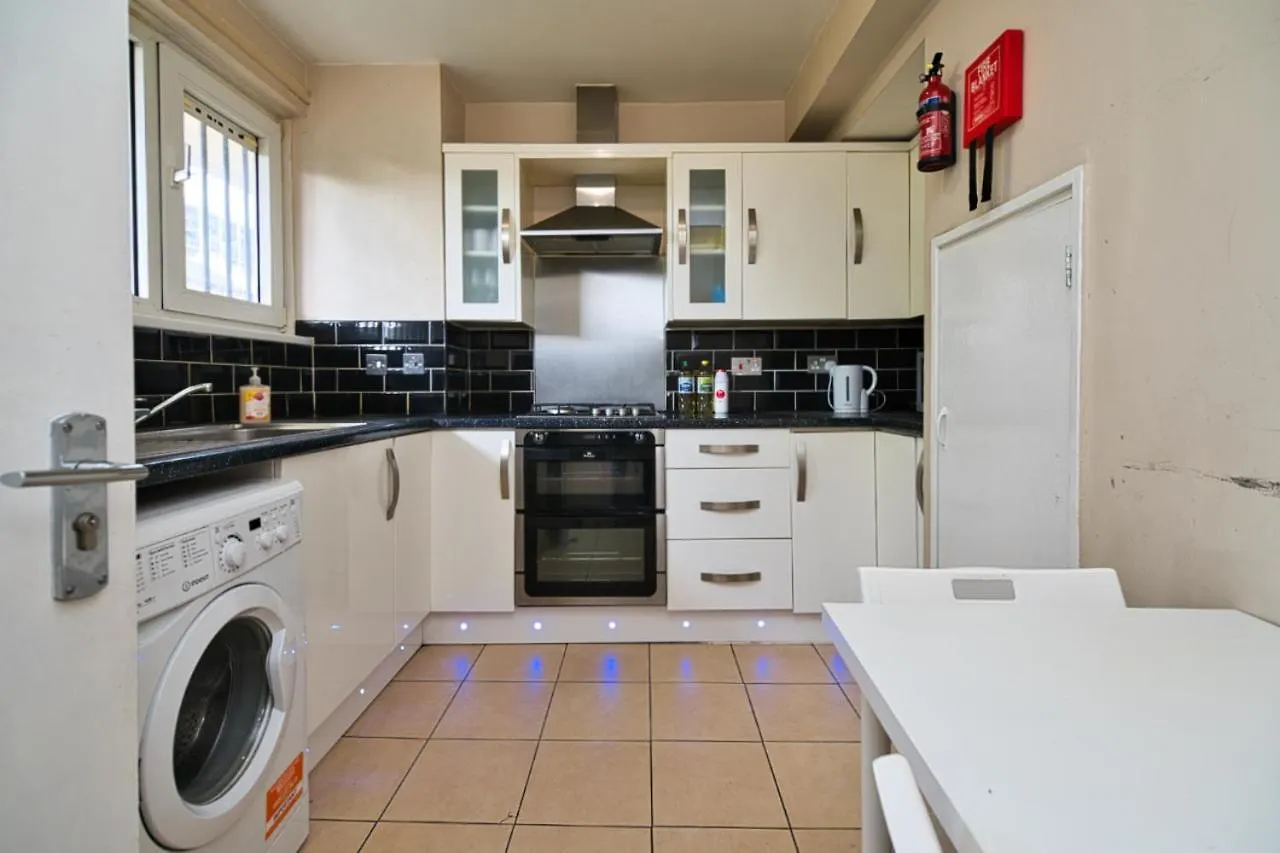 City Beautiful Single Bedroom London 0*,